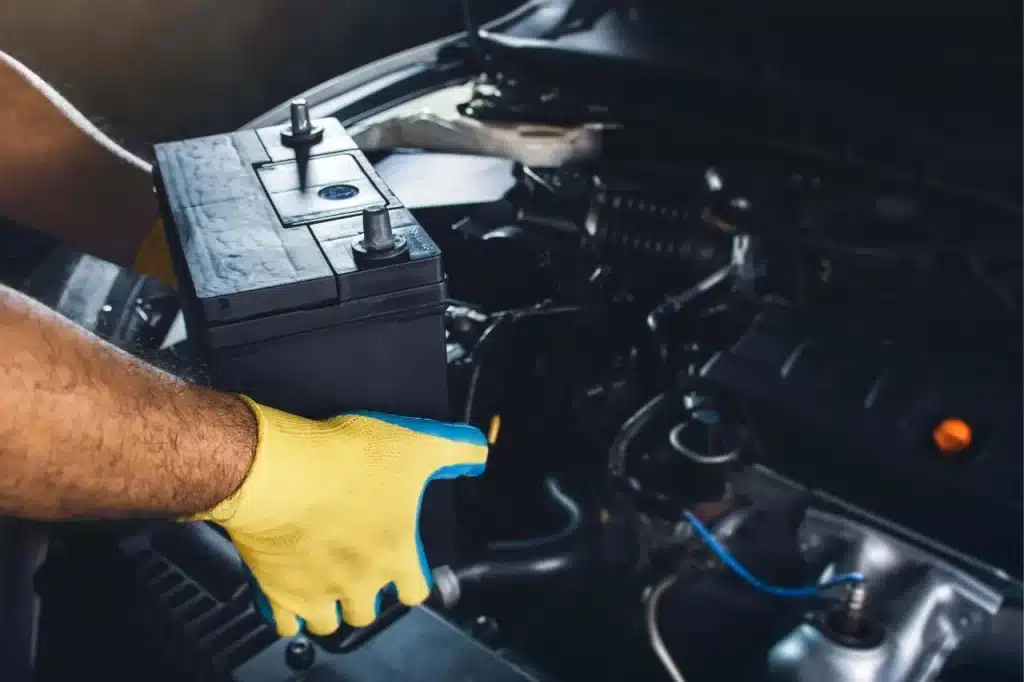 Enlever la batterie d'une voiture