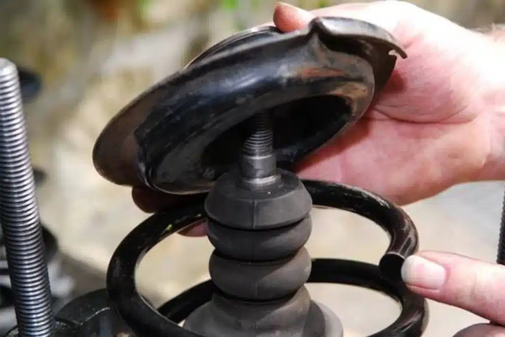 Démontage coupelles d'amortisseur